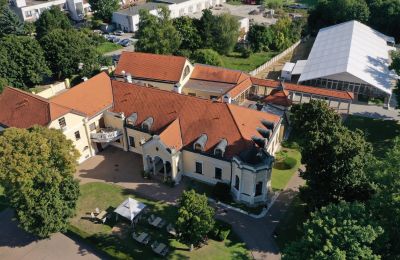 Landhuis te koop Trnavský kraj, Omgeving van het pand
